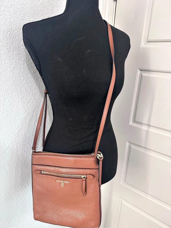 Michael Kors Handbags - Michael Kors Jet Set Large Pebbled Leather Flat Crossbody Bag Brown